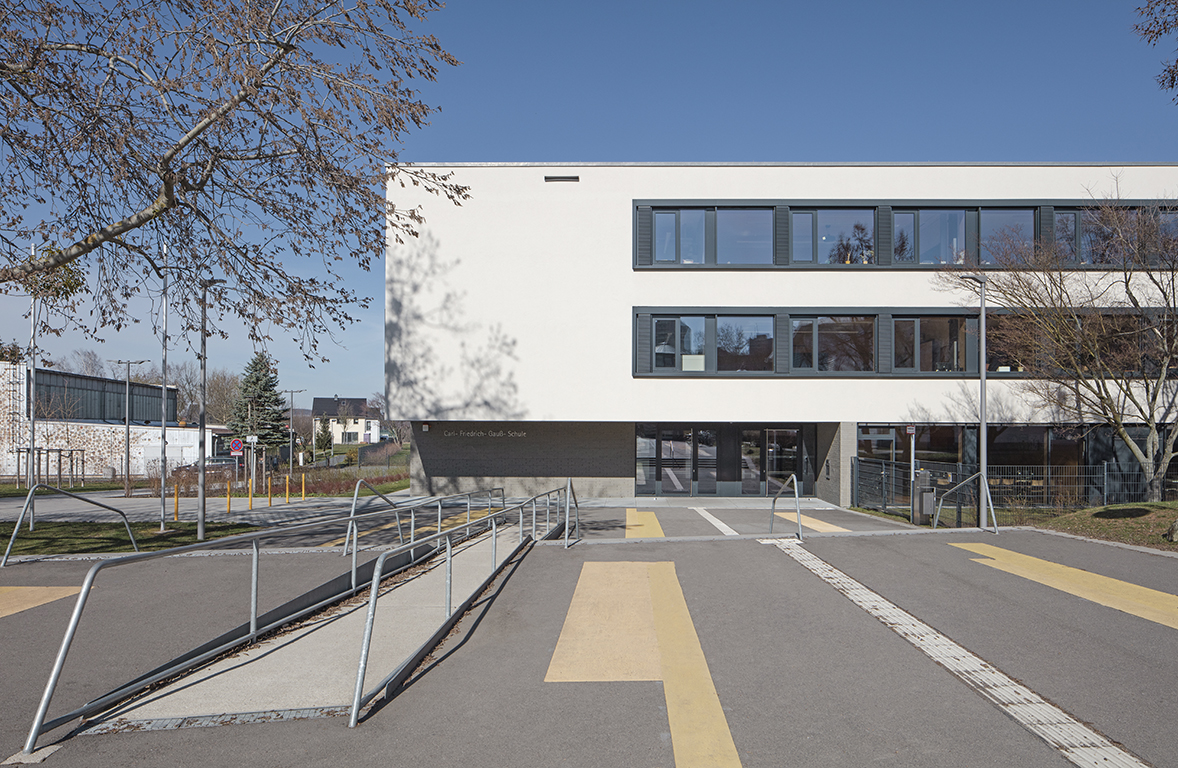 Architekturfotograf Batimet Oberschule Pirna Außenaufnahme