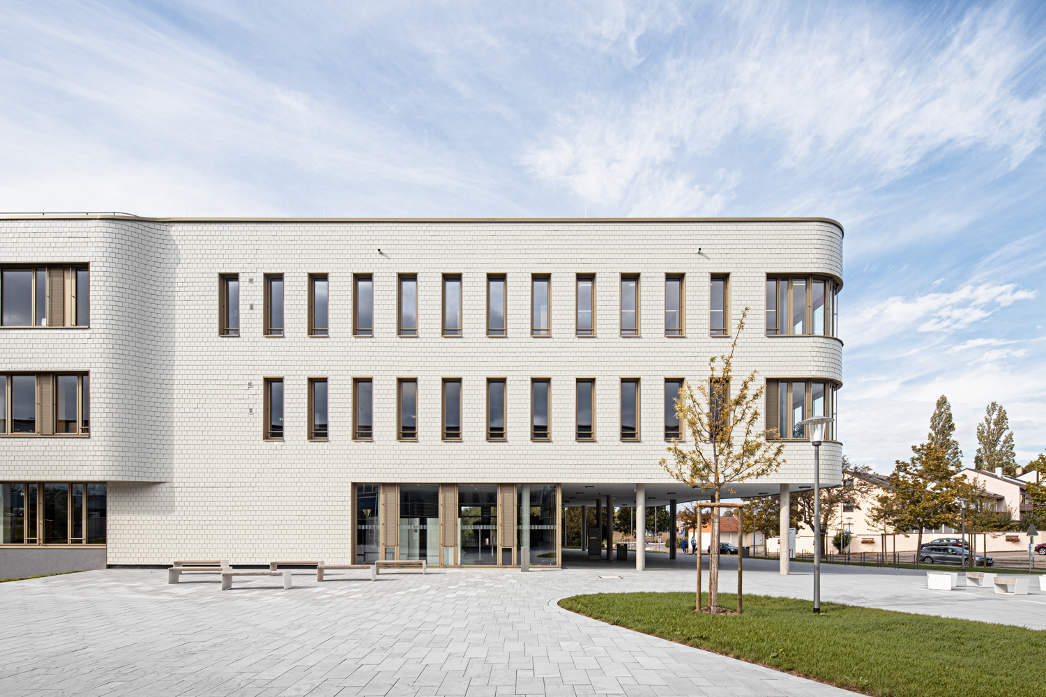 Frontale Architekturfotografie von der Berufsschule in Bad Krozingen