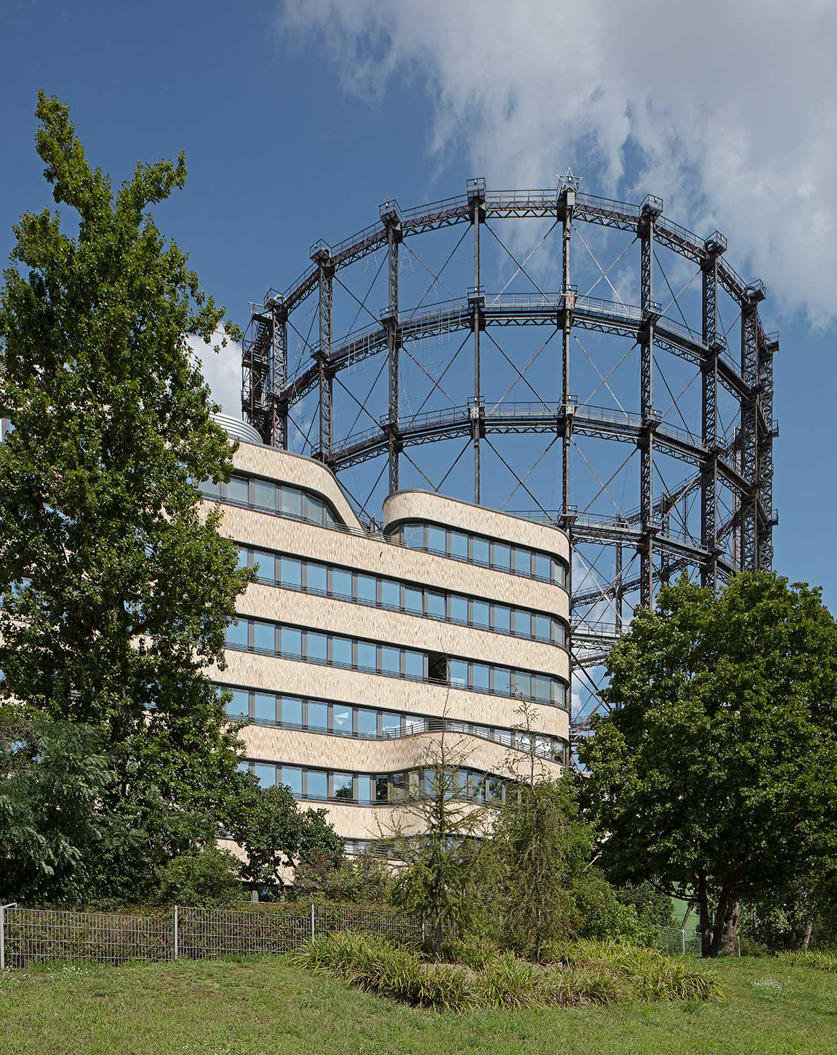Euref Campus in Berlin mit Gasometer, Architekturfotograf Ken Wagner