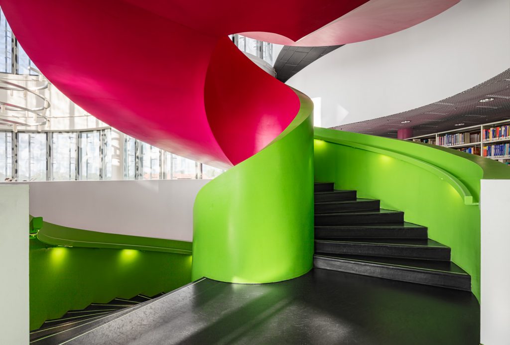 Cottbus Bibliothek Treppenaufgang als Architekturfotograf Ken Wagner