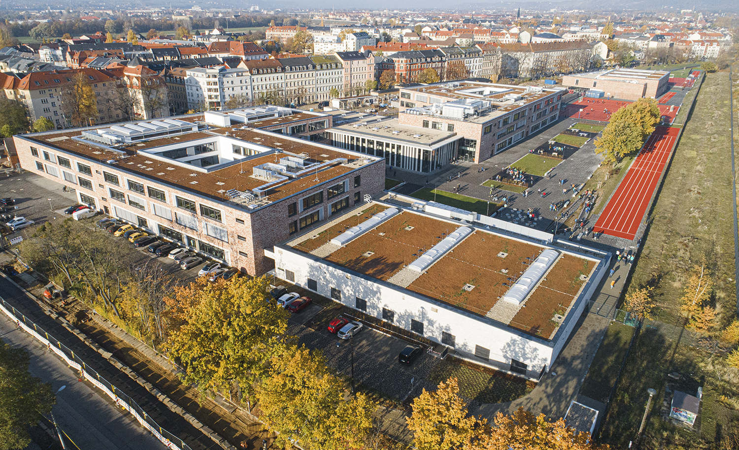 Drohnenaufnahme Schulcampus in Pieschen in Dresden Außenaufnahme