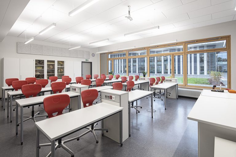 Klassenzimmer im Schulcampus in Pieschen in Dresden Architekturfotografie