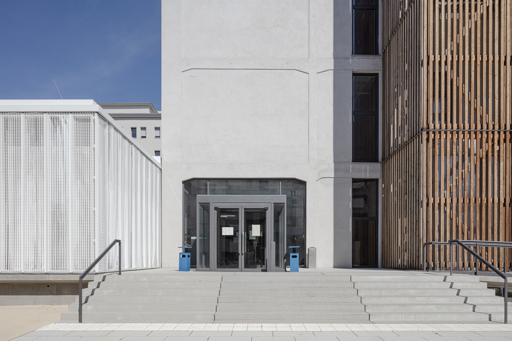 Hochschule für Schauspielkunst Ernst Busch - Haupteingang - Batimet Fensterfassaden Architekturfotograf Ken Wagner Architekturbüro Ortner und Ortner