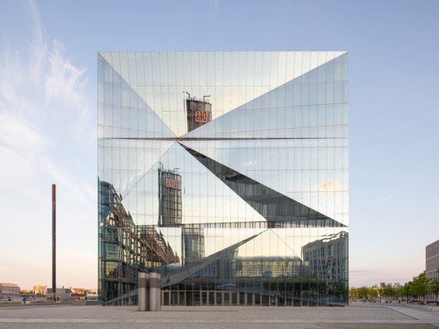 Cube am Hauptbahnhof in Berlin - Architekten 3XN Architects - Architekturfotograf Ken Wagner