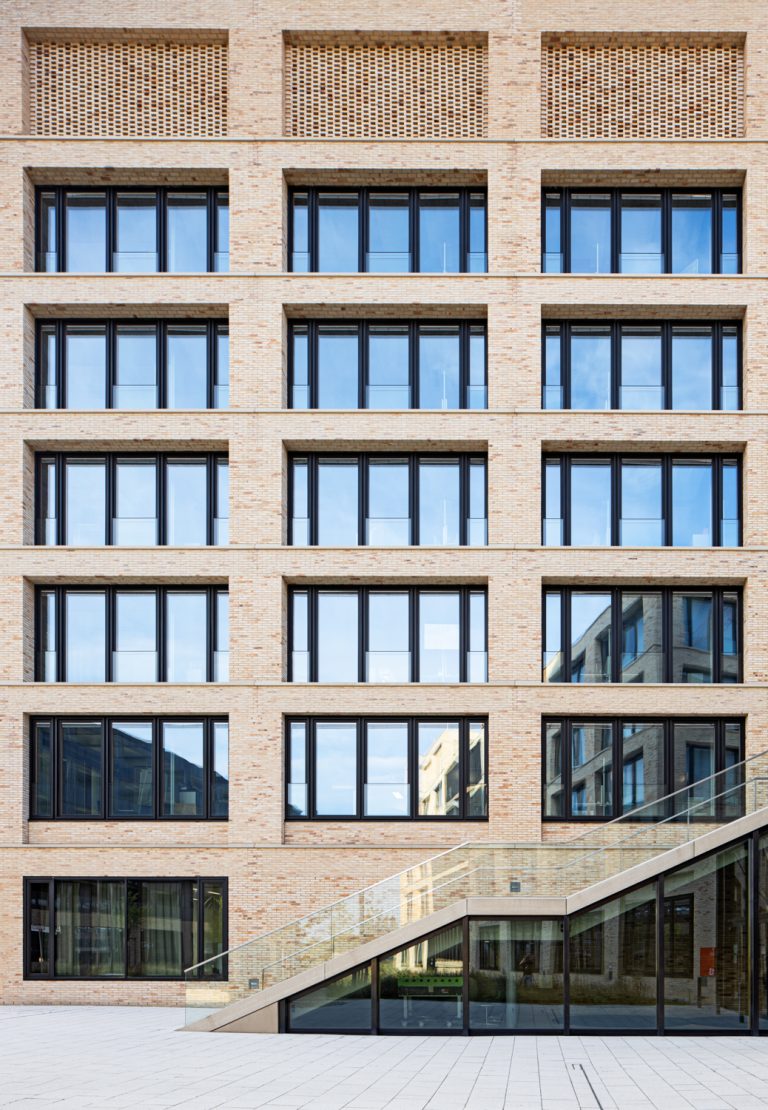 W&W Gruppe Campus Architekturfotografie Ludwigsburg Ken Wagner Fensterfassaden