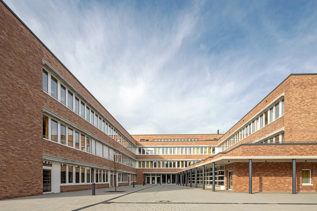 Außengelände Architekturfotografie von Johann-Pachelbel-Realschule in Nürnberg Ken Wagner