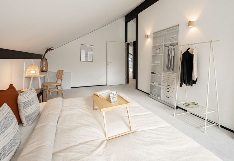 Schlafzimmer mit Ausblick - Immobilienfotografie - Home Stage - Fotograf: Ken Wagner