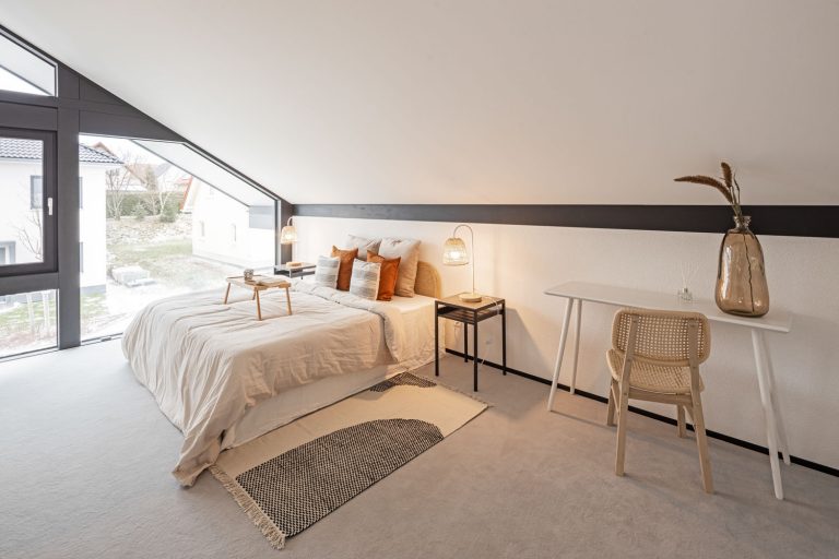 Schlafzimmer mit Ausblick - Immobilienfotografie - Home Stage - Architekturfotograf: Ken Wagner