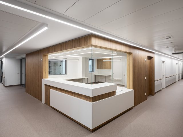 Lichtsystem Infobereich von FAE Electronics in der Uniklinik Dresden ZSG